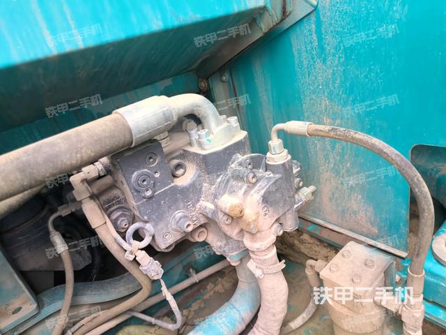 液壓泵艙室正面整體（整機(jī)外觀）