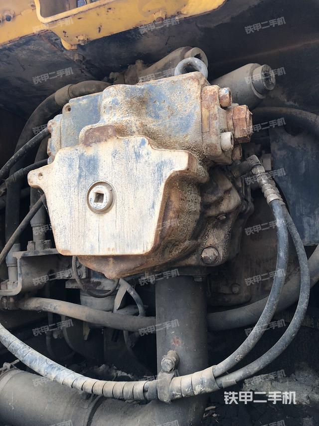 液壓泵艙室正面整體（整機(jī)外觀）