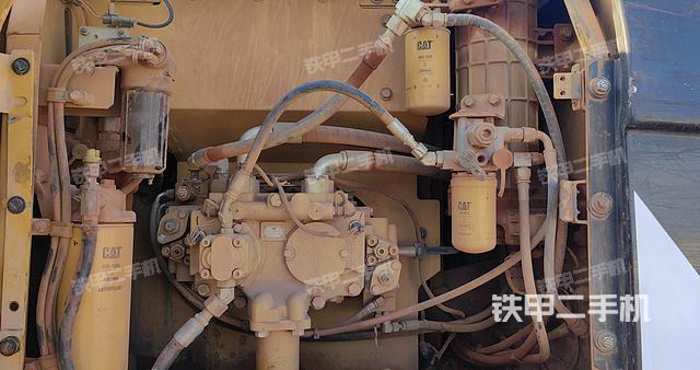 液壓泵艙室正面整體（整機(jī)外觀）