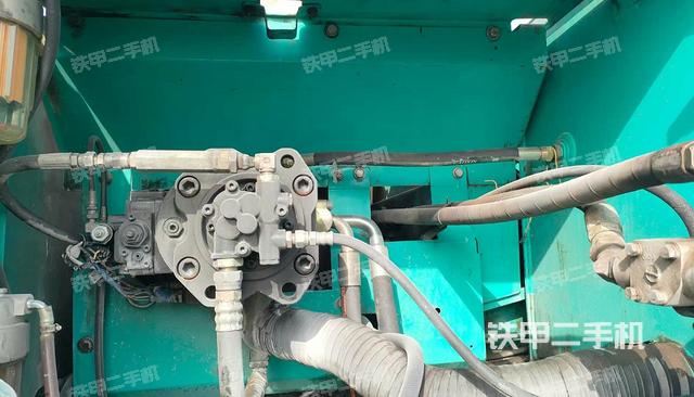 液壓泵艙室正面整體（整機(jī)外觀）