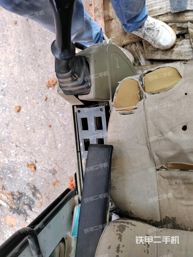 座椅左側(cè)控制臺(tái)/音響/含左手柄（駕駛室部分）