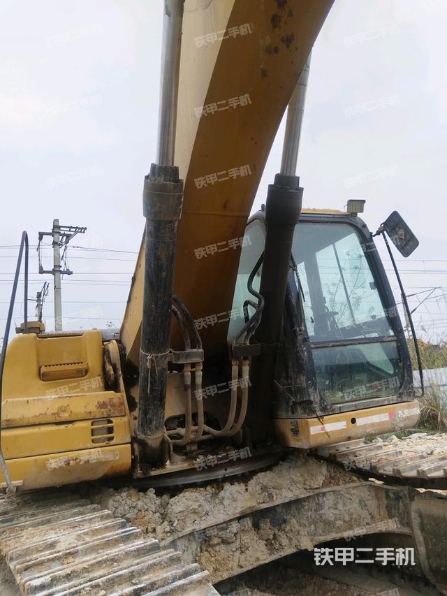 大臂油缸整體?豎拍（工作和回轉(zhuǎn)裝置）