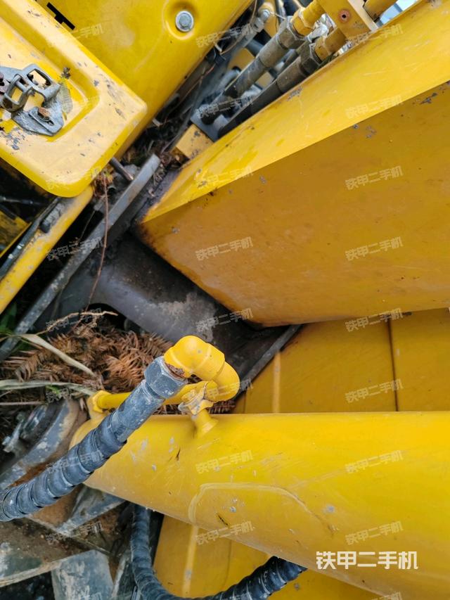 大臂根部?斜（工作和回轉(zhuǎn)裝置）