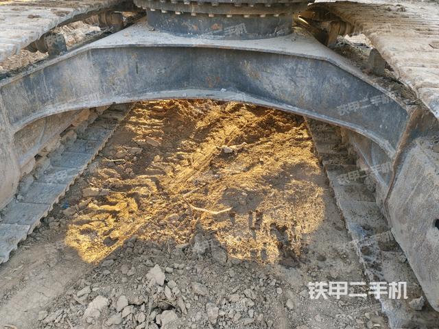 轉(zhuǎn)盤和下車架正前（工作和回轉(zhuǎn)裝置）