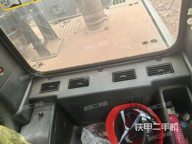 座椅右側(cè)控制臺/鑰匙門/油門/含右手柄（駕駛室部分）