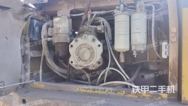 液壓泵艙室正面整體(整機外觀) 液壓泵艙室正面整體(整機外觀)