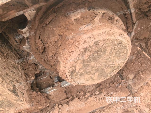 右驅(qū)動輪（行走機構(gòu)）