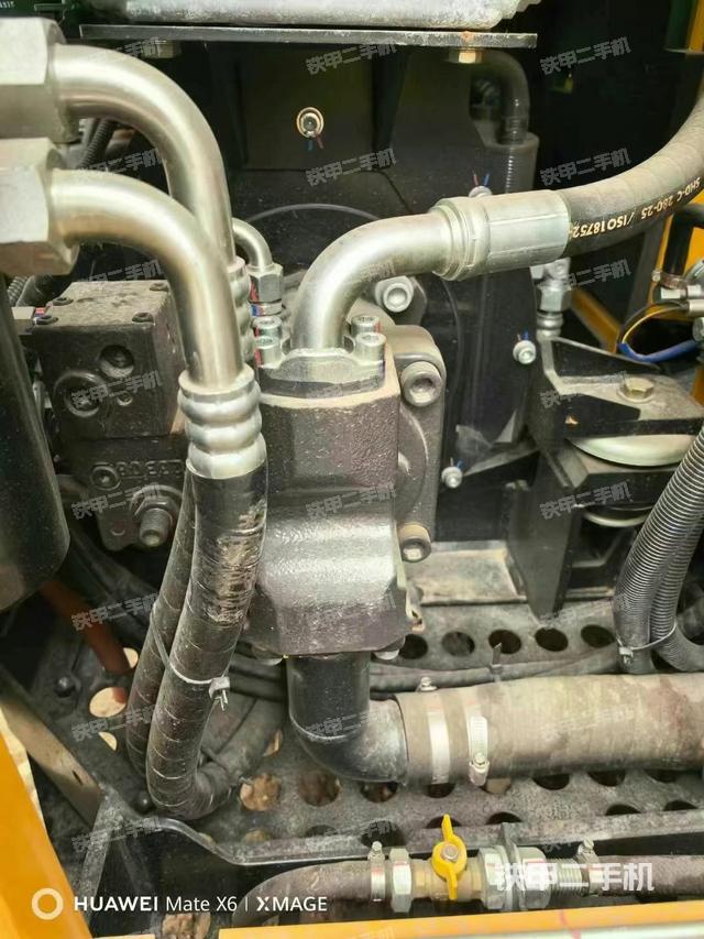 液壓泵艙室正面整體（整機(jī)外觀）