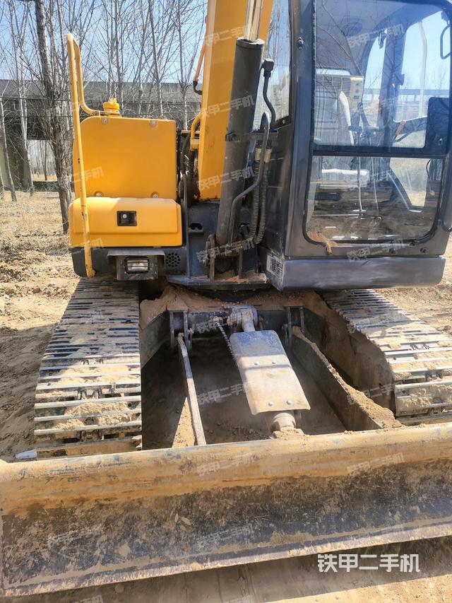 轉(zhuǎn)盤和下車架正前（工作和回轉(zhuǎn)裝置）