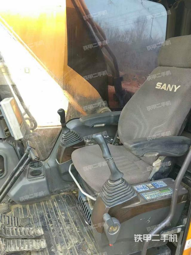 駕駛室整體（整機(jī)外觀）