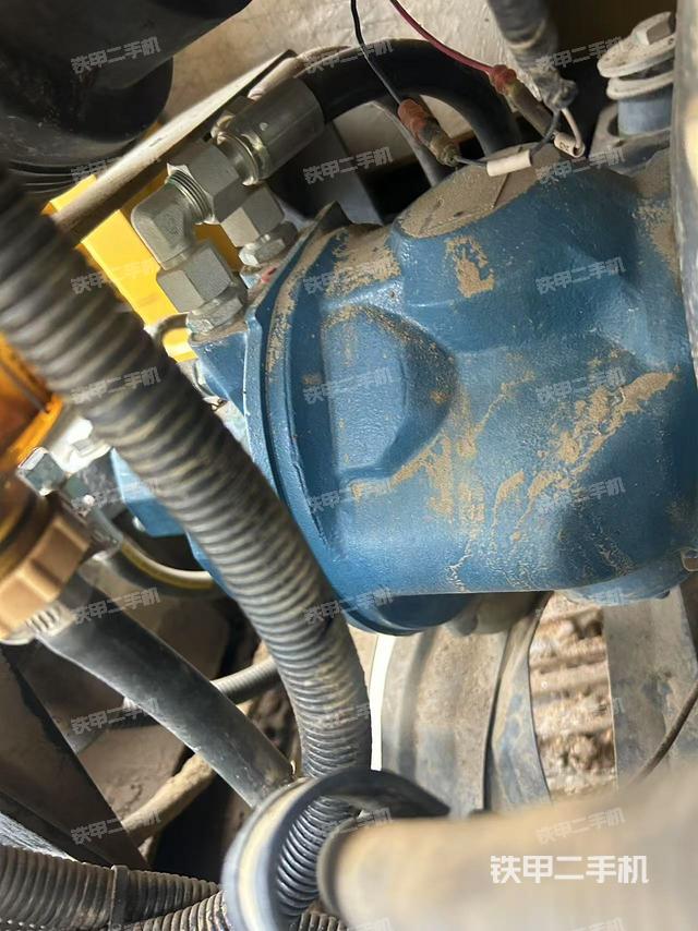 液壓泵艙室正面整體(整機(jī)外觀) 液壓泵艙室正面整體(整機(jī)外觀)