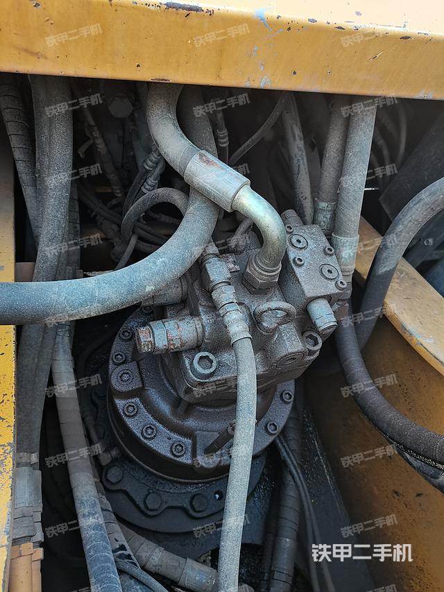 回转马达和主控阀（整机外观）