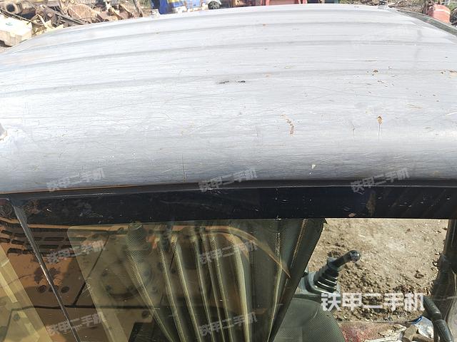 驾驶室顶部（整机外观）