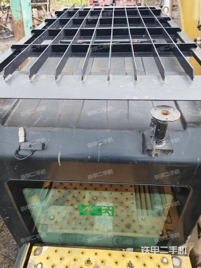 驾驶室顶部（整机外观）