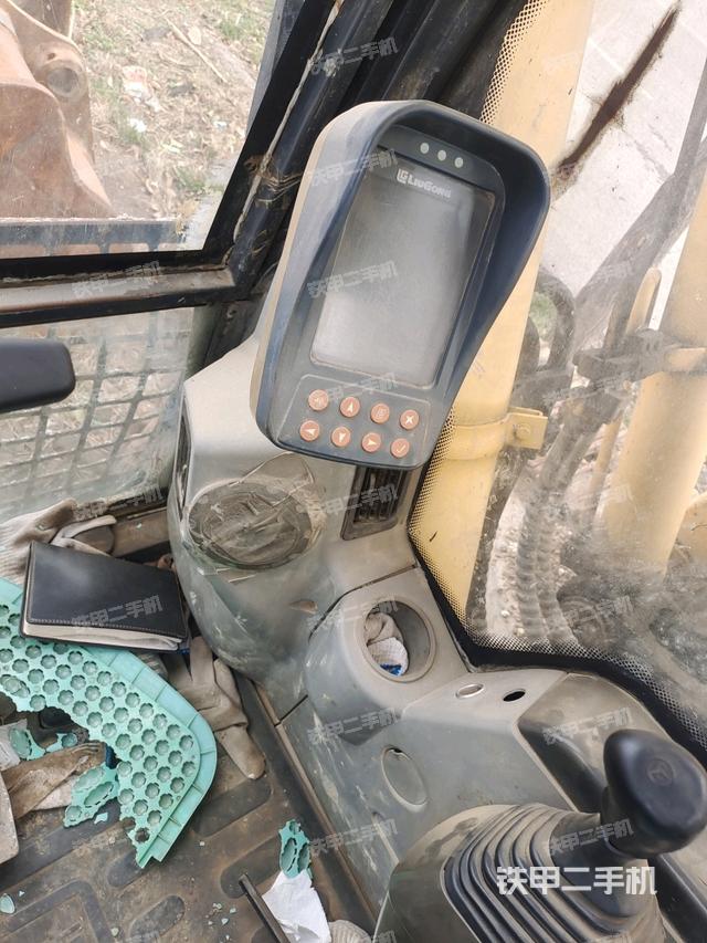 駕駛室左前45度（駕駛室部分）