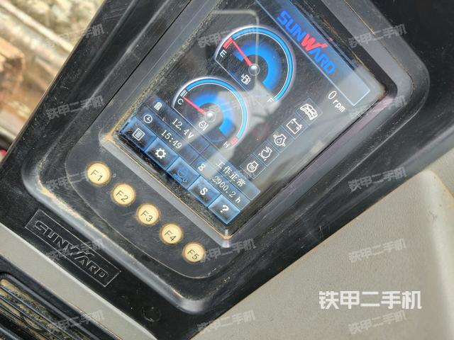 駕駛室整體（整機(jī)外觀）