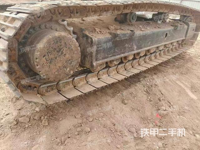 單側(cè)履帶整體(整機外觀) 單側(cè)履帶整體(整機外觀)