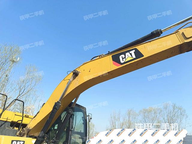 大臂根部?斜視(工作和回轉(zhuǎn)裝置) 大臂根部?斜視(工作和回轉(zhuǎn)裝置)