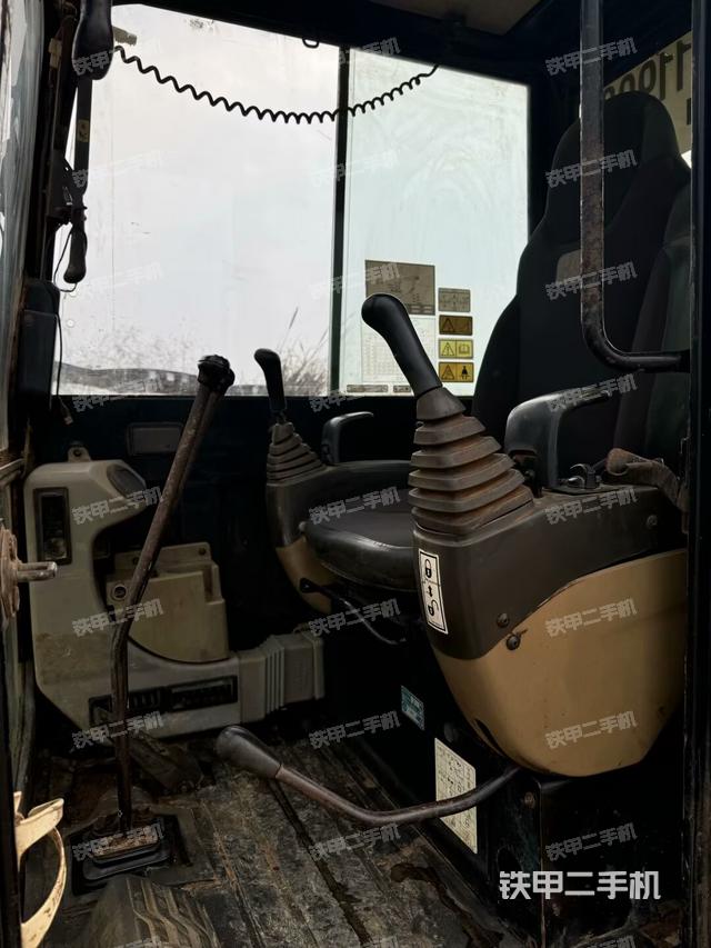 驾驶室整体（整机外观）