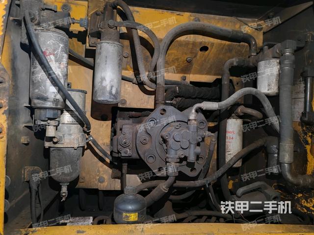 液壓泵斜45?右（大件艙室）