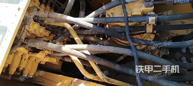 回转马达和主控阀（整机外观）