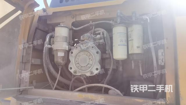液壓泵艙室正面整體（整機(jī)外觀）