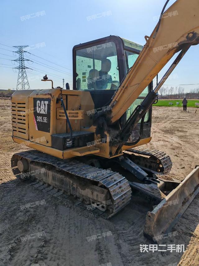 駕駛室頂部(整機外觀) 駕駛室頂部(整機外觀)