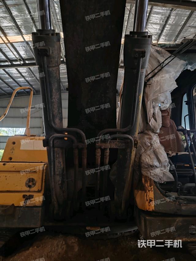 大臂油缸整體?豎拍（工作和回轉(zhuǎn)裝置）