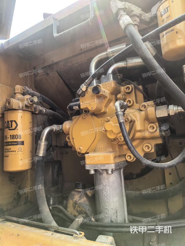 液壓泵艙室正面整體（整機(jī)外觀）