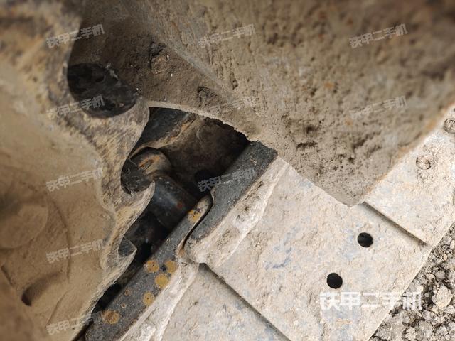 左驅(qū)動輪（行走機(jī)構(gòu)）