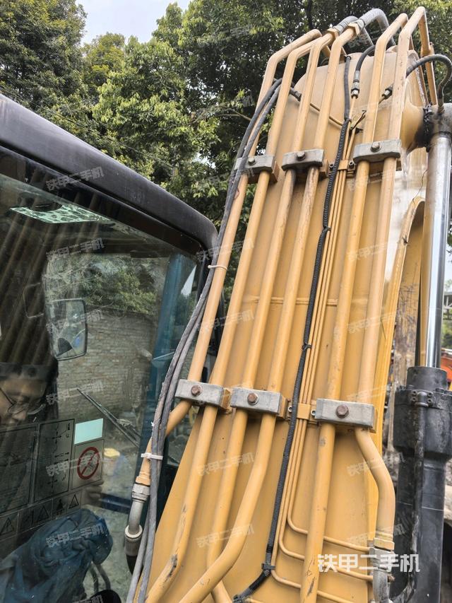 大臂背部俯視（工作和回轉(zhuǎn)裝置）