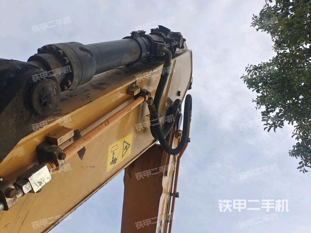 大臂油缸整體?豎拍（工作和回轉(zhuǎn)裝置）