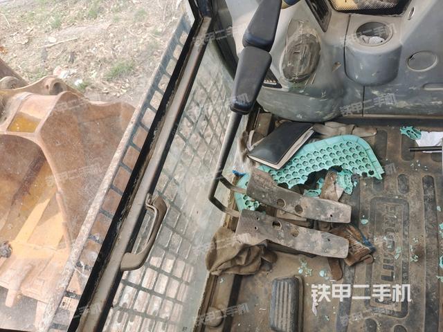 右側(cè)玻璃角標(biāo)（駕駛室部分）