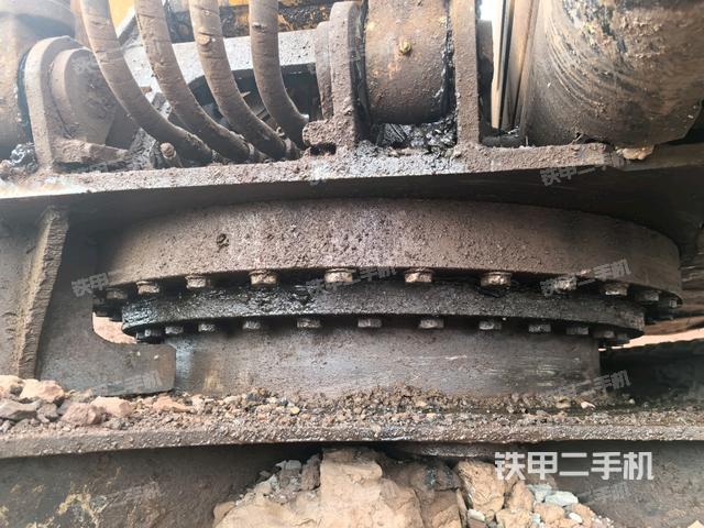 轉盤和下車架正前(工作和回轉裝置) 轉盤和下車架正前(工作和回轉裝置)