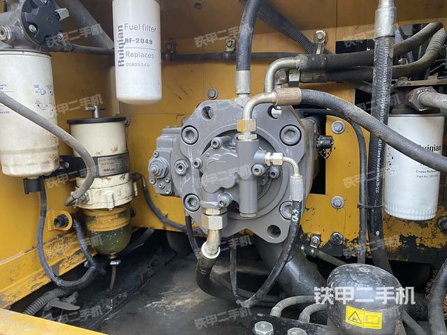 液壓泵艙室正面整體（整機(jī)外觀）