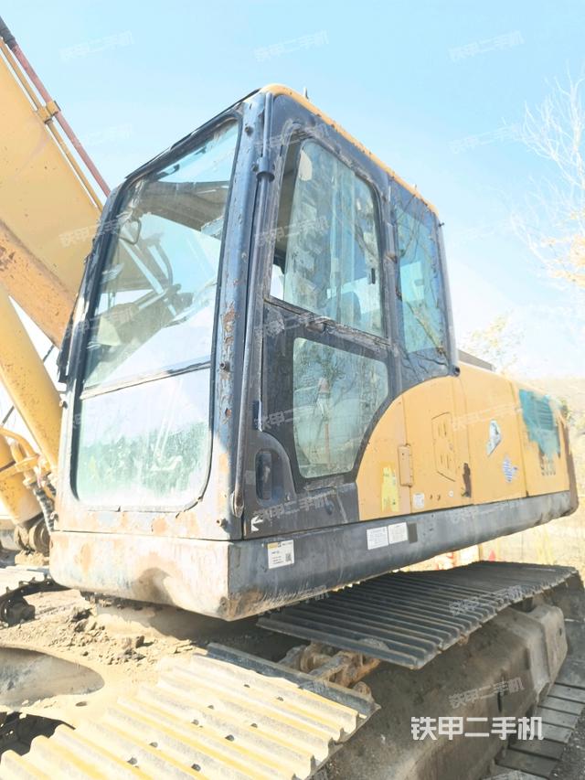 駕駛室左前45度（駕駛室部分）