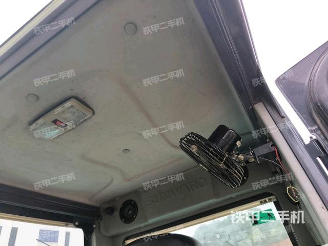 駕駛室頂部（整機(jī)外觀）