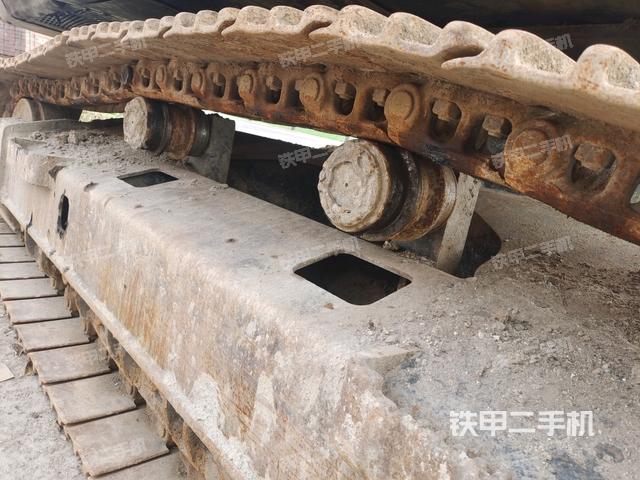 右驅(qū)動輪（行走機(jī)構(gòu)）