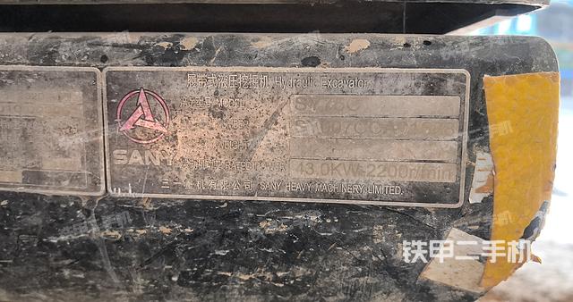 液压泵舱室正面整体（整机外观）