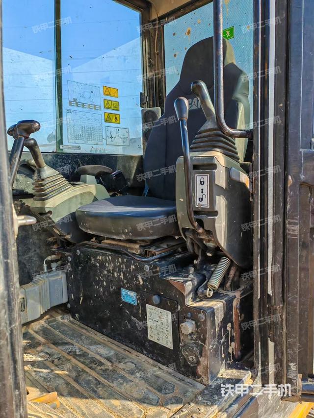 駕駛室整體(整機外觀) 駕駛室整體(整機外觀)