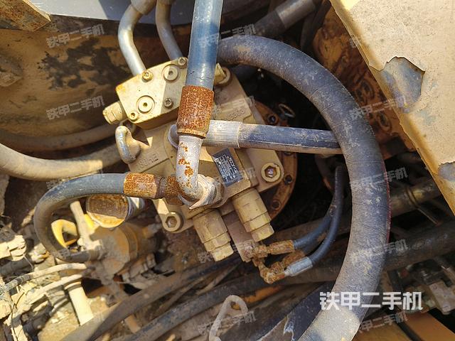 回转马达和主控阀（整机外观）