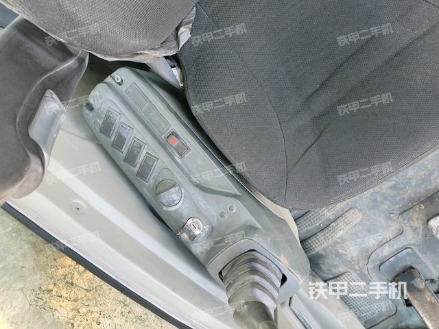 座椅左側(cè)控制臺(tái)/音響/含左手柄（駕駛室部分）