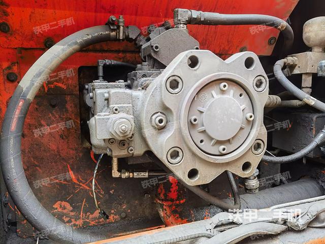 液压泵舱室正面整体（整机外观）