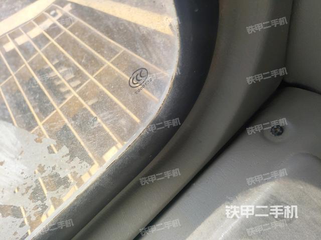 后窗玻璃角標（駕駛室部分）