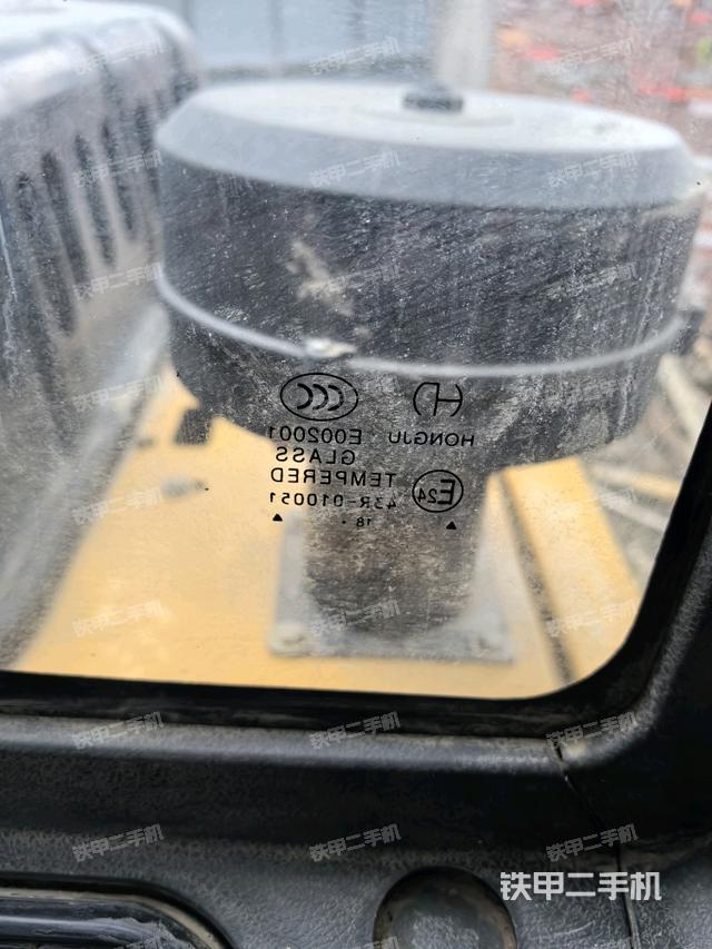 后窗玻璃角標（駕駛室部分）