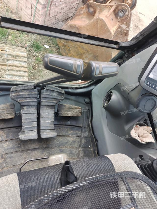 駕駛室左后45度(駕駛室部分) 駕駛室左后45度(駕駛室部分)