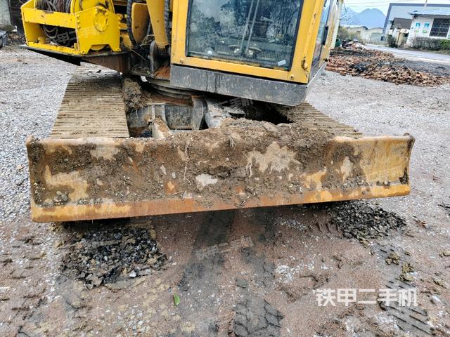 轉(zhuǎn)盤和下車架正前（工作和回轉(zhuǎn)裝置）