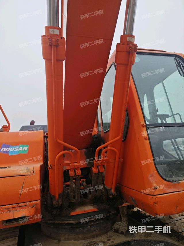 大臂油缸整體?豎拍（工作和回轉(zhuǎn)裝置）