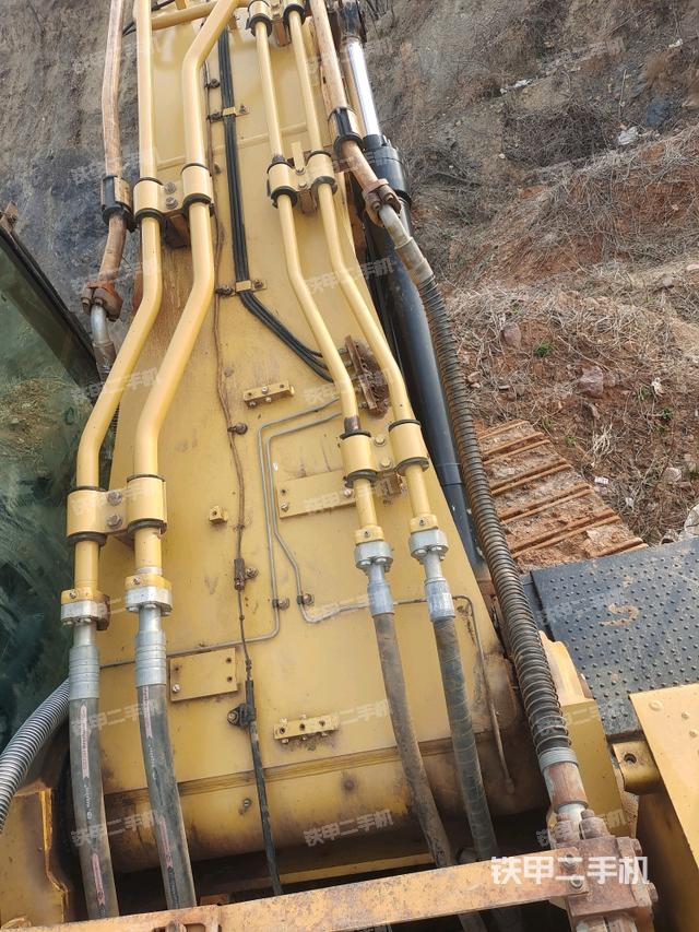 大臂背部俯視（工作和回轉(zhuǎn)裝置）