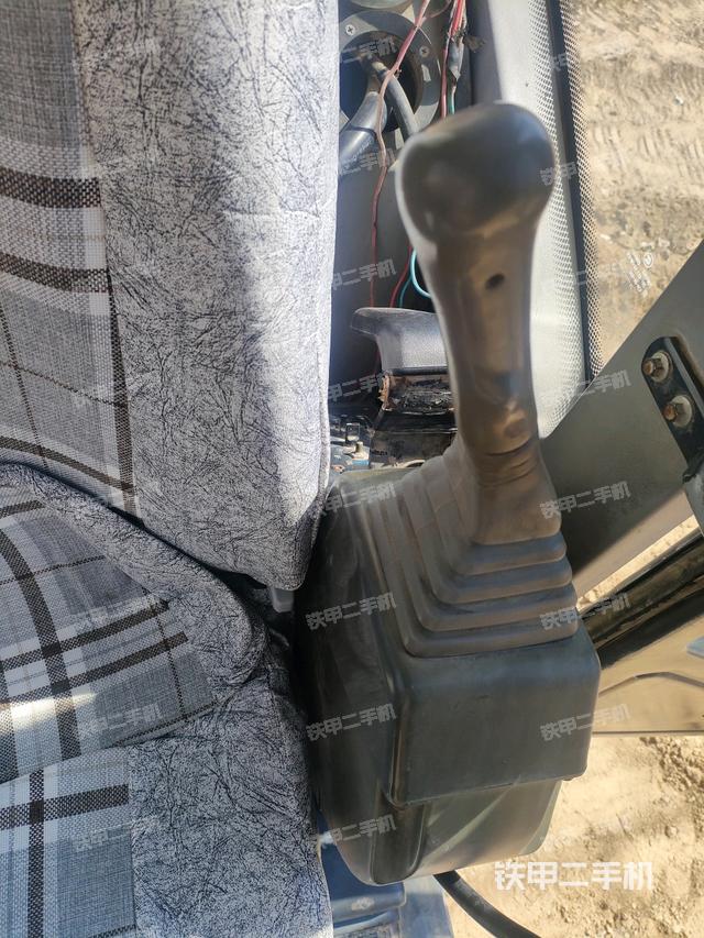 座椅左側(cè)控制臺(tái)/音響/含左手柄（駕駛室部分）